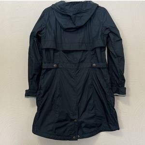 Ladies Columbia raincoat. Omnishell advancedrepellency. Cinched waisted. Hooded